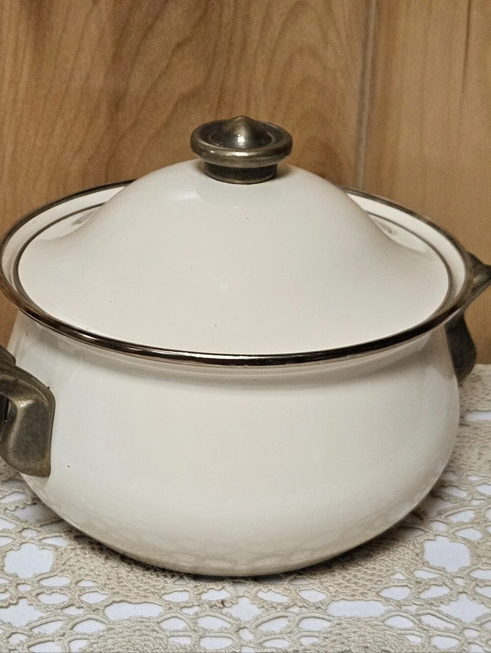 Vintage La Cuisine Gail Sutton Ivory Cream Enamel Pot Dutch Oven Brass Handles